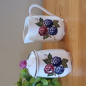 KNOTT'S BERRY FARM Buena Park California Handpainted Vintage Cream and Sugar Set